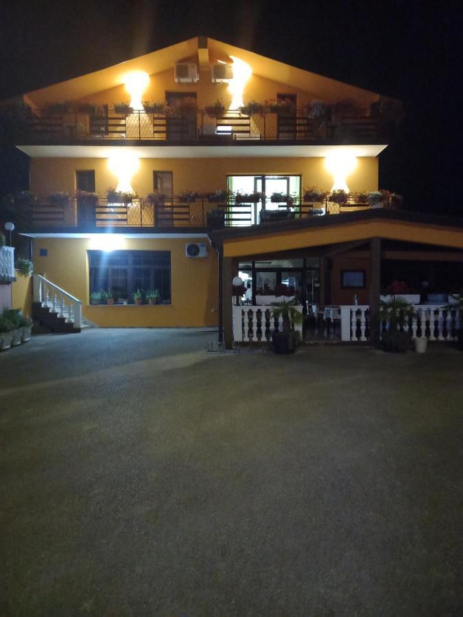 Sobe Rooms Tea Buje Kültér fotó